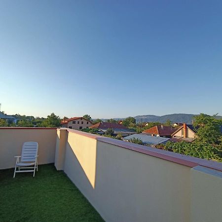 Pensiunea Byblos Piatra Neamţ Esterno foto