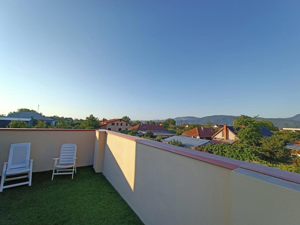 Pensiunea Byblos Piatra Neamţ Esterno foto